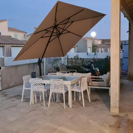 6 Personnes Dans Avec Piscine בית נופש *