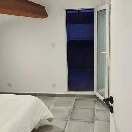 6 Personnes Dans Avec Piscine בית נופש