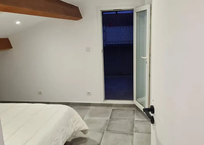 6 Personnes Dans Avec Piscine Σπίτι διακοπών
